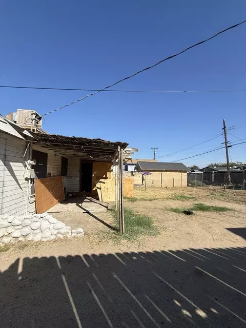 Exterior - 331 D St, Taft, CA 93268 photo 5 of 7