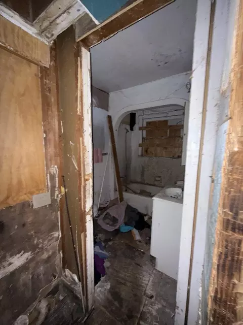 Bath - 331 D St, Taft, CA 93268 photo 1 of 1