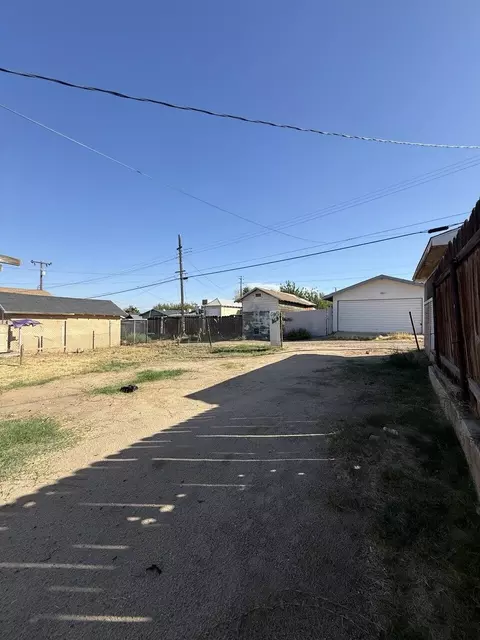 Exterior - 331 D St, Taft, CA 93268 photo 7 of 7