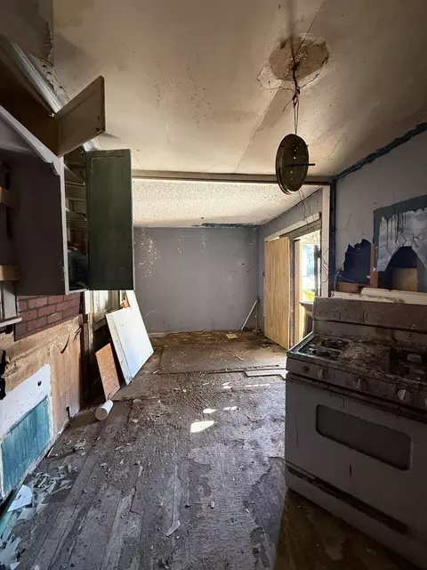 Other - 331 D St, Taft, CA 93268 photo 2 of 4