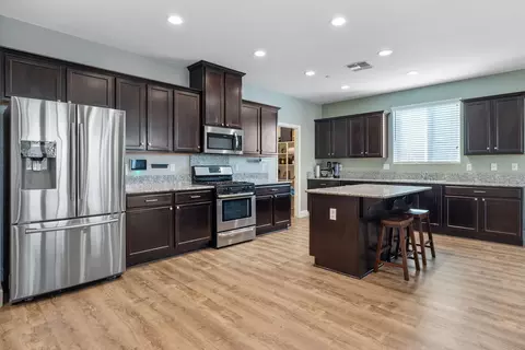 Kitchen - 3926 E Myrtle Ave, Visalia, CA 93292 photo 2 of 5