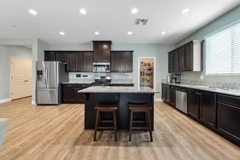 Kitchen - 3926 E Myrtle Ave, Visalia, CA 93292 photo 3 of 5