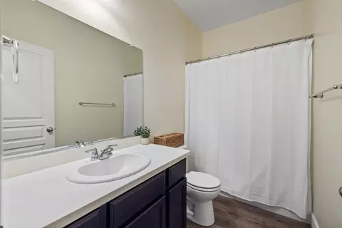 Bath - 3926 E Myrtle Ave, Visalia, CA 93292 photo 1 of 1