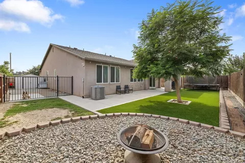 Exterior - 3926 E Myrtle Ave, Visalia, CA 93292 photo 11 of 13