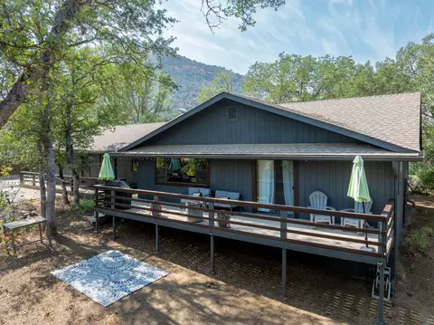 40979 Meadow Dr, Three Rivers, CA 93271