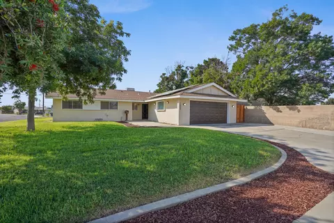 1025 Linda Ln, Lemoore, CA 93245