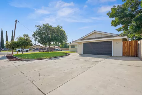 1025 Linda Ln, Lemoore, CA 93245 photo 3