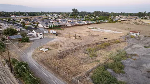 View/Area - 930 W Iona Ave, Lemoore, CA 93245 photo 2 of 5