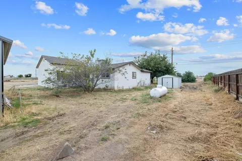 Exterior - 930 W Iona Ave, Lemoore, CA 93245 photo 7 of 10