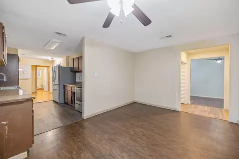 Living - 930 W Iona Ave, Lemoore, CA 93245 photo 4 of 4
