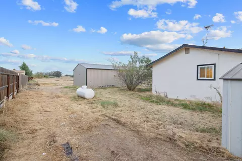 Exterior - 930 W Iona Ave, Lemoore, CA 93245 photo 8 of 10