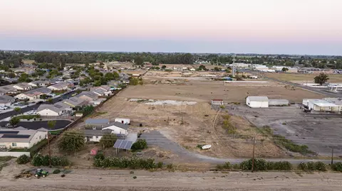 View/Area - 930 W Iona Ave, Lemoore, CA 93245 photo 4 of 5