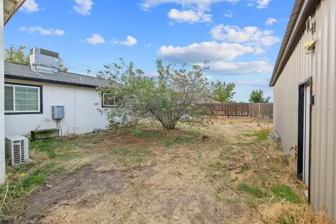 Exterior - 930 W Iona Ave, Lemoore, CA 93245 photo 6 of 10