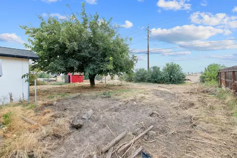 Exterior - 930 W Iona Ave, Lemoore, CA 93245 photo 9 of 10