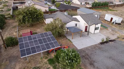 View/Area - 930 W Iona Ave, Lemoore, CA 93245 photo 3 of 5