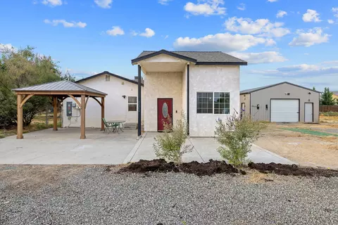 Exterior - 930 W Iona Ave, Lemoore, CA 93245 photo 1 of 10