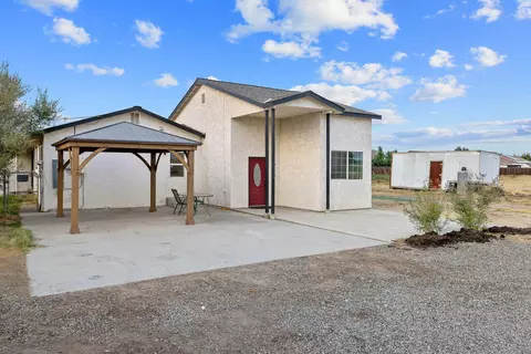 Exterior - 930 W Iona Ave, Lemoore, CA 93245 photo 2 of 10