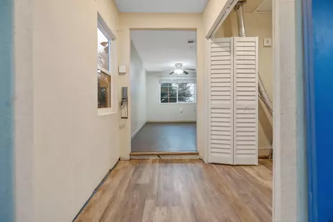 Entry Way - 930 W Iona Ave, Lemoore, CA 93245 photo 1 of 4