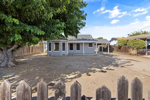 4617 E Garland Ave, Fresno, CA 93726