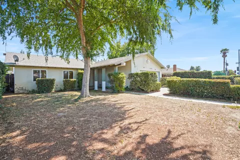 2724 S County Center Dr, Visalia, CA 93277