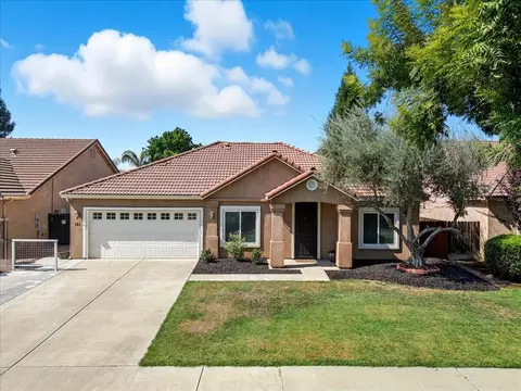 141 N Boise Ct, Visalia, CA 93291