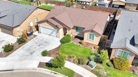 144 S Roeben Ct, Visalia, CA 93291