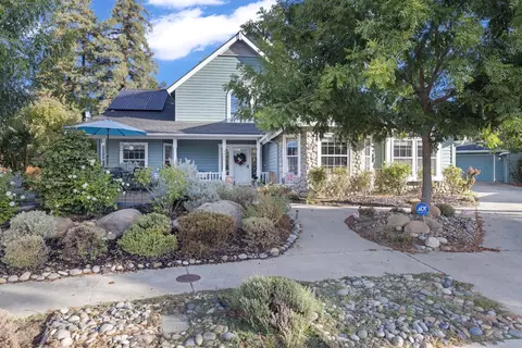 3900 W Allen Ct, Visalia, CA 93291