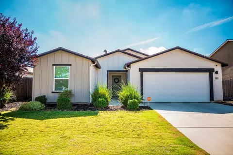 143 E Sedona Ave, Visalia, CA 93291