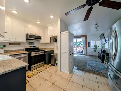 Kitchen - 22815 Alder Ln, Crestline, CA 92325 photo 1 of 2