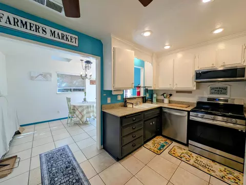Kitchen - 22815 Alder Ln, Crestline, CA 92325 photo 2 of 2