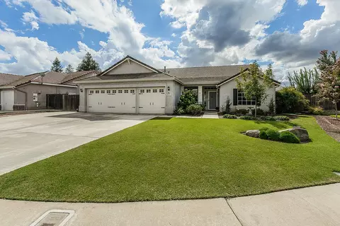 571 Evergreen Ave, Reedley, CA 93654