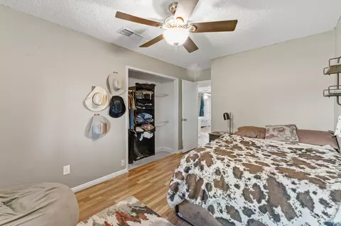 Bedroom - 1687 Kaweah Dr, Tulare, CA 93274 photo 2 of 4