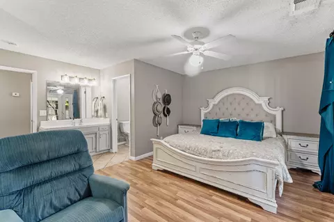 Bedroom - 1687 Kaweah Dr, Tulare, CA 93274 photo 4 of 4