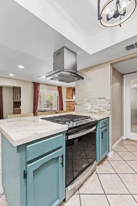 Kitchen - 1687 Kaweah Dr, Tulare, CA 93274 photo 6 of 8