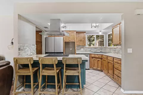 Kitchen - 1687 Kaweah Dr, Tulare, CA 93274 photo 1 of 8