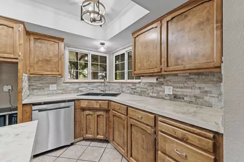 Kitchen - 1687 Kaweah Dr, Tulare, CA 93274 photo 3 of 8