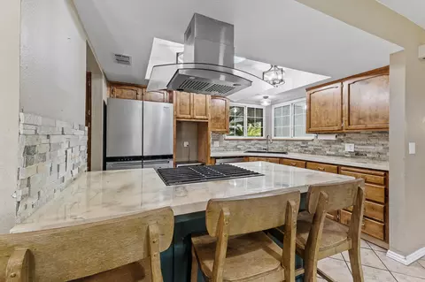 Kitchen - 1687 Kaweah Dr, Tulare, CA 93274 photo 2 of 8