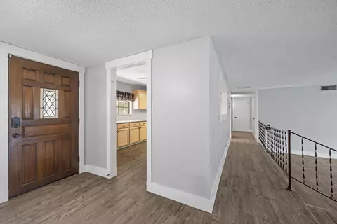 Entry Way - 2242 E Howard Ave, Visalia, CA 93292 photo 3 of 4