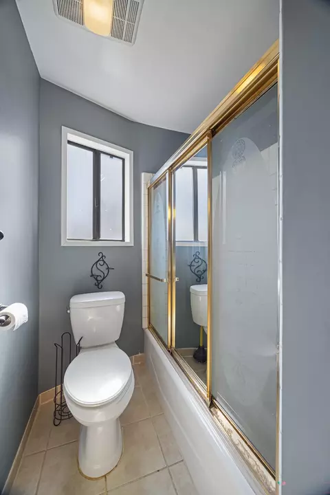 Bath - 2242 E Howard Ave, Visalia, CA 93292 photo 2 of 3