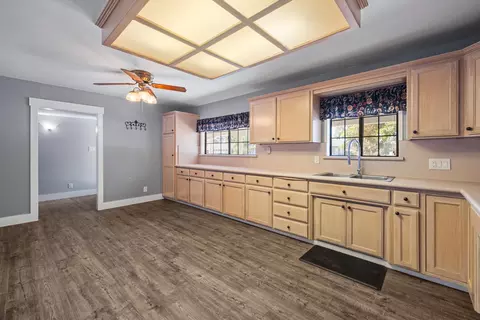 Kitchen - 2242 E Howard Ave, Visalia, CA 93292 photo 2 of 4