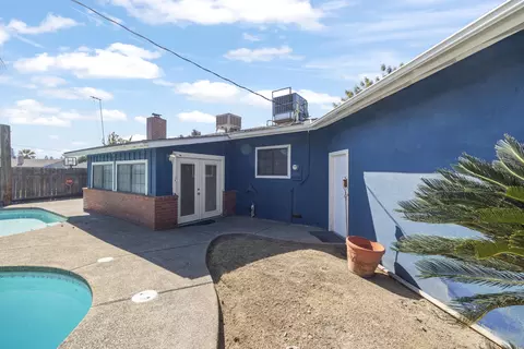 Exterior - 2242 E Howard Ave, Visalia, CA 93292 photo 8 of 9