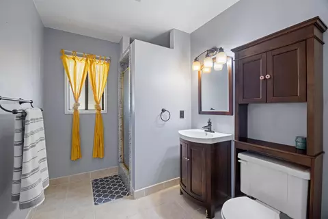 Bath - 2242 E Howard Ave, Visalia, CA 93292 photo 3 of 3