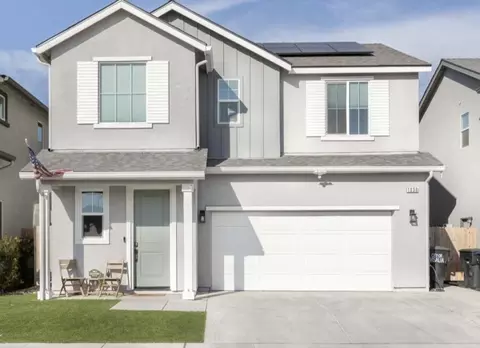 1030 W Prescott Ave, Visalia, CA 93291