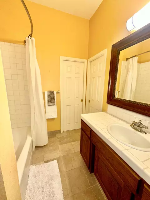 Bath - 2535 W Visalia Rd #B, Exeter, CA 93221 photo 6 of 9