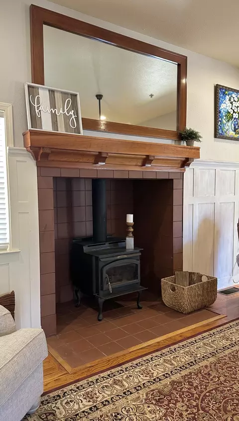 Living - 2535 W Visalia Rd #B, Exeter, CA 93221 photo 7 of 7