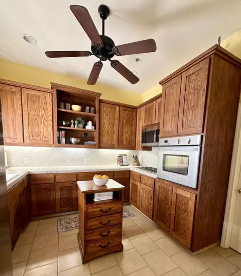 Kitchen - 2535 W Visalia Rd #B, Exeter, CA 93221 photo 2 of 5