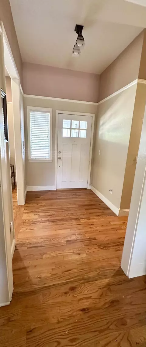 Entry Way - 2535 W Visalia Rd #B, Exeter, CA 93221 photo 2 of 3