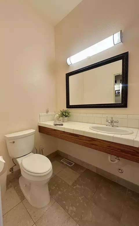 Bath - 2535 W Visalia Rd #B, Exeter, CA 93221 photo 8 of 9