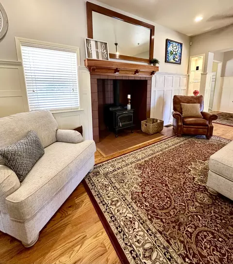 Living - 2535 W Visalia Rd #B, Exeter, CA 93221 photo 2 of 7