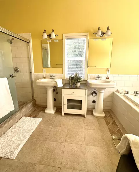 Bath - 2535 W Visalia Rd #B, Exeter, CA 93221 photo 4 of 9